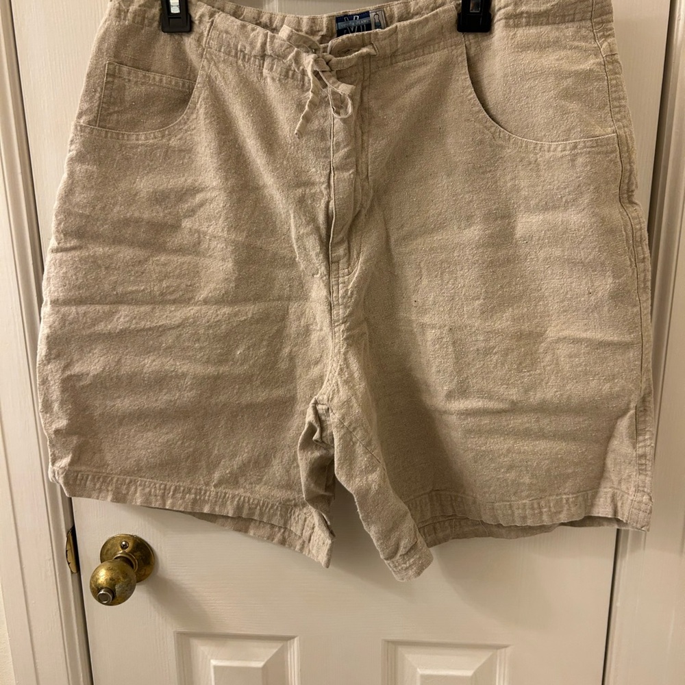 Venezia Women's Beige Flat Front Shorts